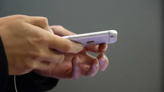 دبي تنشئ أول مقهي خالٍ من الهواتف لتعزيز التواصل البشري