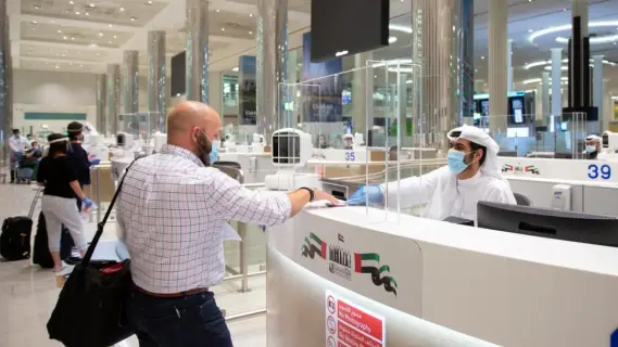 الإمارات: الهيئة الاتحادية تسمح بمغادرة "مخالف الإقامة" رغم انتهاء التصريح
