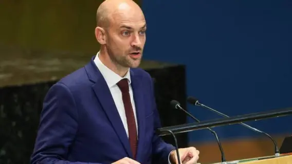 وزير الخارجية الفرنسي يصل لبنان لتقديم الدعم الإنساني