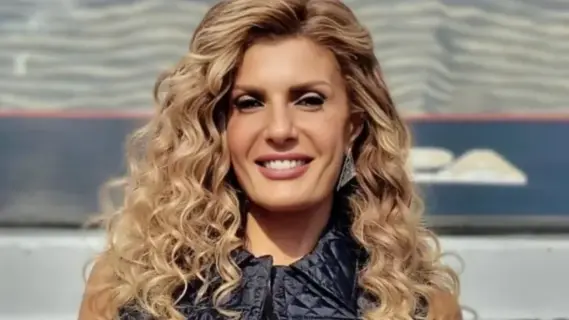 الفنانة فيدرا تثير الجدل.. الكلاب ساعدتني على الصلاة