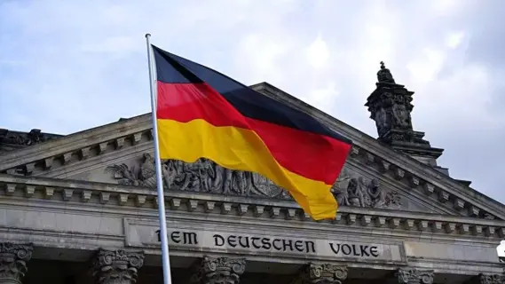 ألمانيا تبدأ إجلاء رعاياها من لبنان وبريطانيا تدعو مجددًا للمغادرة