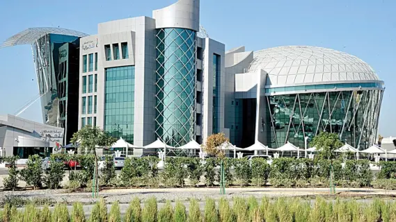 مدة السماح ببقاء الزائرين المخالفين في الإمارات واستخراج تصريح العمل