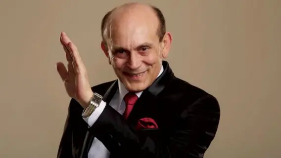 الفنان محمد صبحي ينتقد مقارنته بـ عادل إمام