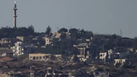 غارات إسرائيلية تدمر مسجدًا في جنوب لبنان