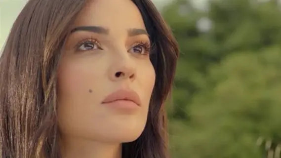 نادين نجيم تفاجئ جمهورها بإعلان انفصالها وترد على الانتقادات بجرأة