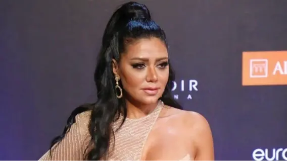 رانيا يوسف تشعل الجدل مجددًا بإطلالة جريئة من قلب برشلونة