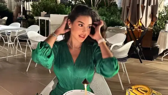 ياسمين صبري تخطف الأنظار في أحدث إطلالة لها من مدينة موناكو الفرنسية