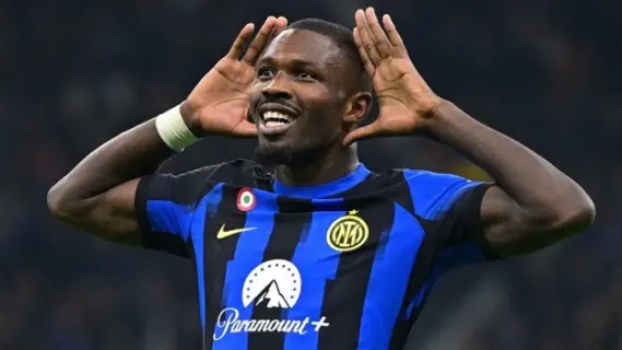 إنتر ميلان يتجاوز روما بصعوبة ويواصل مطاردة الصدارة في الدوري الإيطالي