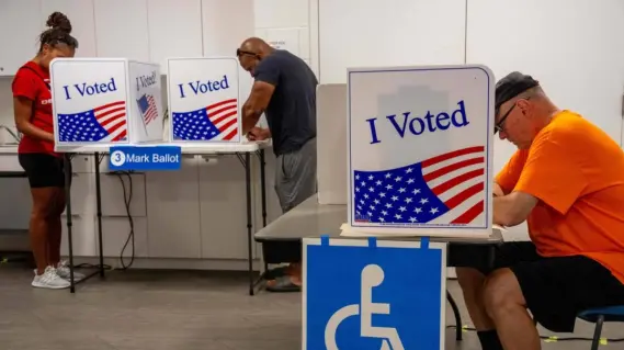 إقبال قياسي على التصويت المبكر في كارولينا الشمالية للإنتخابات الأمريكية 2024
