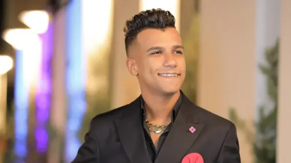 من المهرجانات إلى المحكمة.... تفاصيل القبض على عصام صاصا في مطار القاهرة