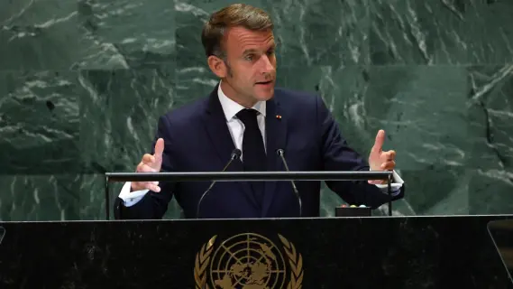 ماكرون يطالب بوقف شامل لإطلاق النار في لبنان لإنهاء الصراع