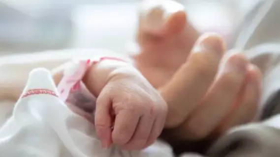 خطوات إصدار شهادة ميلاد "للعمانيين والمقيمين" في سلطنة عمان