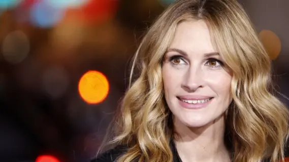 إعلان جوليا روبرتس الداعم لهاريس يثير غضب المحافظين في أميركا