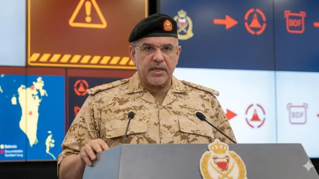 قوة دفاع البحرين تعلن اعتراض 106 صواريخ و177 طائرة مسيرة وتوجه نداء عاجلاً للسكان للالتزام بإجراءات السلامة