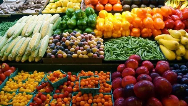 أسعار الخضار والفواكه في السوق المركزي بعمان