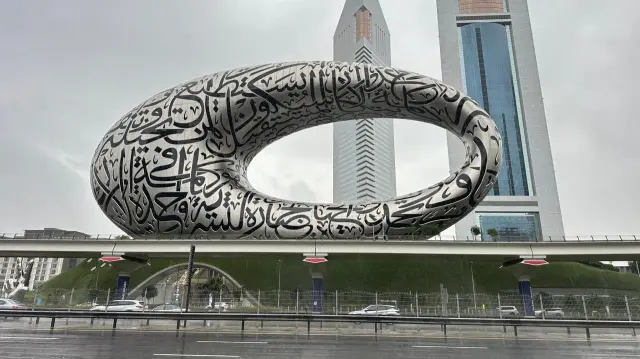 UAE Weather Noticeable Temperature Drop Expected Tomorrow with Active Winds and Rough Seas