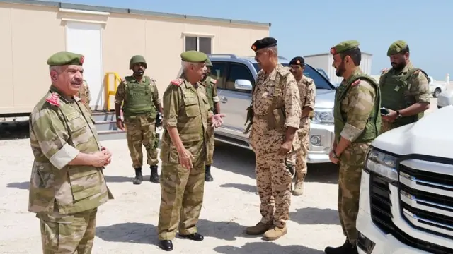 سمو رئيس الحرس الوطني البحريني يتفقد وحدات الحرس ويشيد بالكفاءة والجاهزية في حماية المملكة