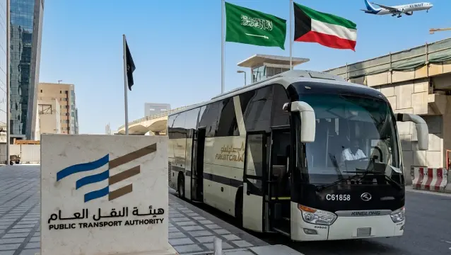 السعودية تطلق مسارات حافلات جديدة لربط منافذ الكويت بالمطارات وتعزيز سهولة السفر الجوي