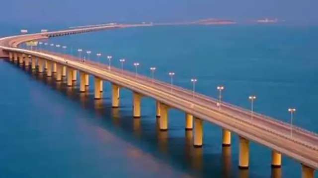بعد القلق من الهجمات: السعودية تقرر استئناف الحركة على جسر الملك فهد مع البحرين وإنهاء أزمة المسافرين