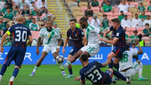 بعشرة لاعبين.. الأهلي يقهر جوهور الماليزي بـ نتيجة (2-1) اهداف ويصعد لنصف نهائي أبطال آسيا