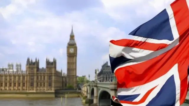 مخاوف صحية تدفع لدعوات تقليص أيام العمل في بريطانيا