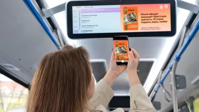 موسكو تعزز تجربة النقل العام بمكتبة إلكترونية وممرات سريعة