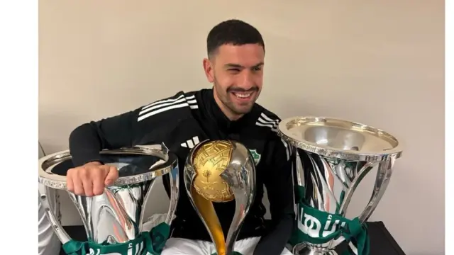احتفاء ديميرال بكؤوس الأهلي يشعل تفاعل الجماهير بعد خسارة النصر الآسيوية