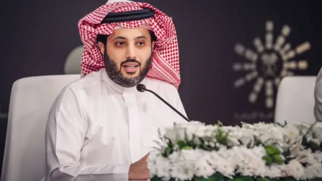 تركي آل الشيخ يعلن عن تفاعل عالمي غير مسبوق قبل نزال القرن في الأهرامات