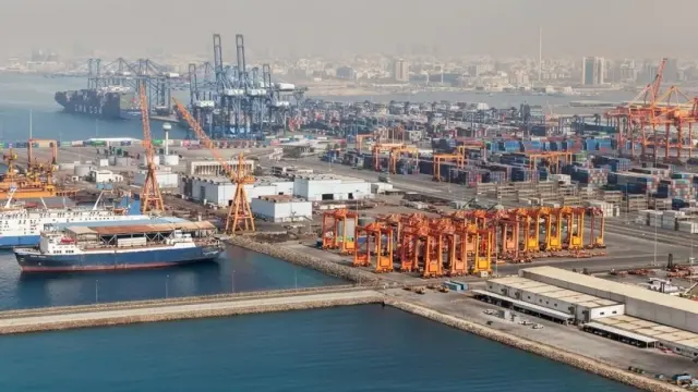 إطلاق خط شحن جديد يعزز حركة التجارة بميناء الملك فهد بينبع