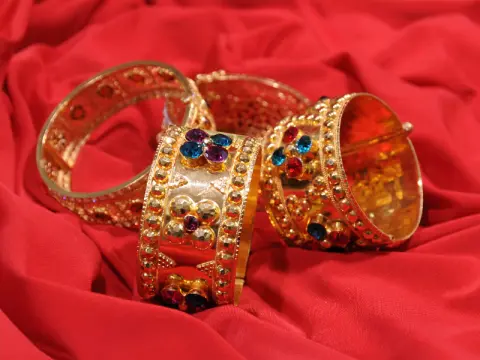 Gold Prices in Bahrain Show Cautious Movement as Global Markets Await Key Signals