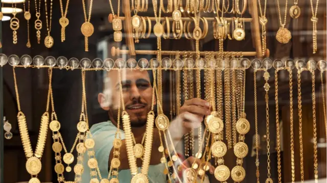 انخفاض جديد في أسعار الذهب في مصر السبت 25 أكتوبر 2025