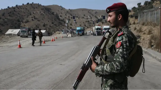 ترمب يعد بحل سريع لأزمة أفغانستان وباكستان