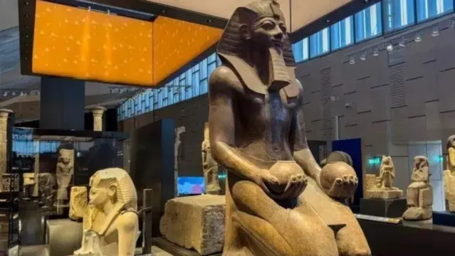 احتفال في لندن بافتتاح المتحف المصري الكبير