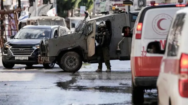 الاحتلال يستمر في عدوانه على جنين ومخيمها لليوم الـ295