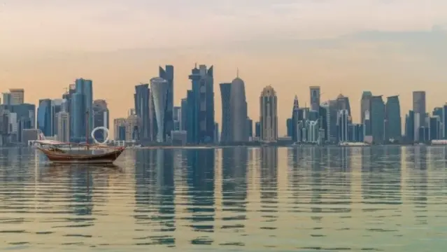 الأرصاد القطرية: رياح قوية وأمطار رعدية على السواحل نهاراً