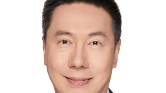 السفير الصيني الجديد يانغ شين يصل إلى الكويت ويؤكد تعزيز العلاقات الثنائية