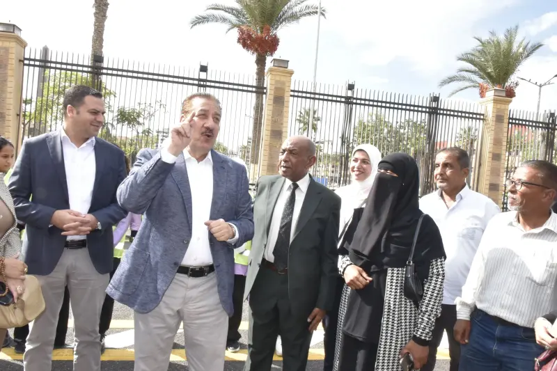 أشجار بونسيانا وجاكرندا مخصصة للزراعة