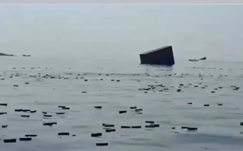 صورة مرتبطة بحادث غرق سفينة في مضيق هرمز