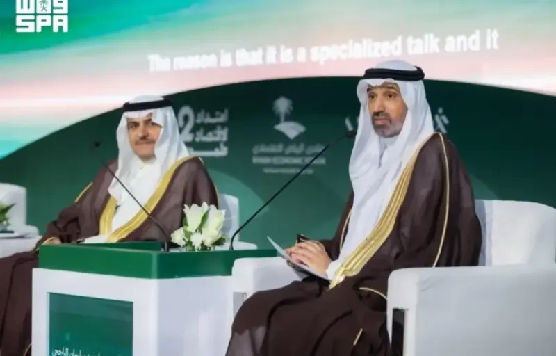 مشاركة وزير الموارد البشرية في منتدى الرياض الاقتصادي