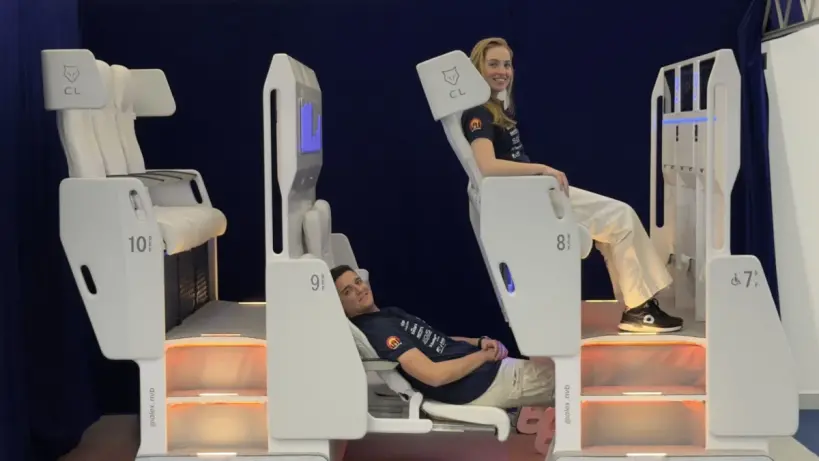 تصميم مقاعد طائرة بطابقين