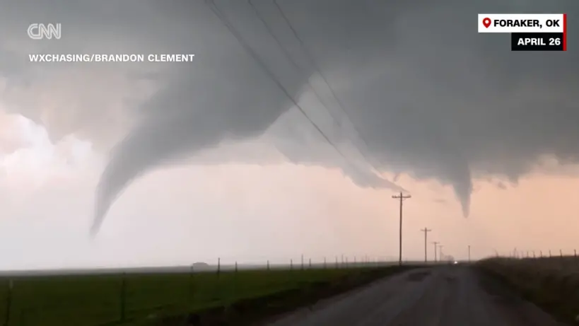 إعصاران متزامنان في سماء أوكلاهوما