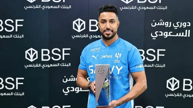 سالم الدوسري يحتفل بإنجازه التاريخي مع نادي الهلال