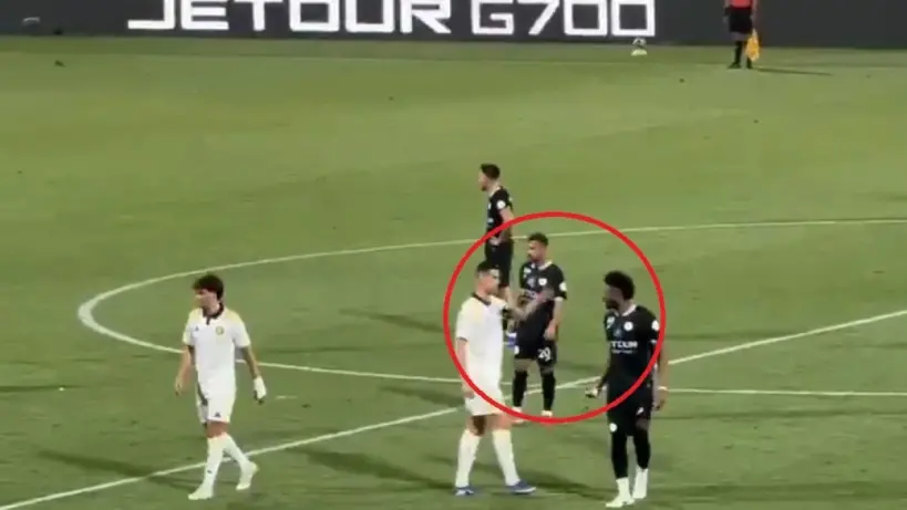 كريستيانو رونالدو وعلي البليهي خلال مباراة كرة قدم