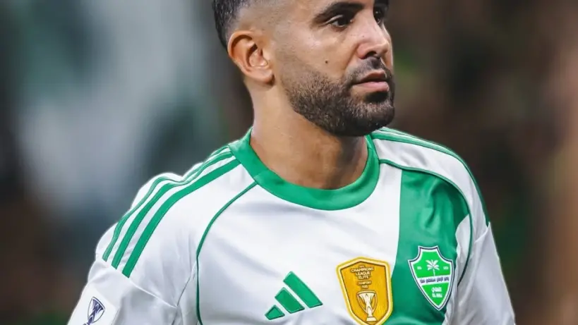 رياض محرز لاعب كرة القدم الجزائري