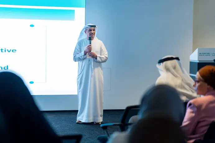شعار دائرة الصحة - أبوظبي وخاتم ذكي من شركة أورا