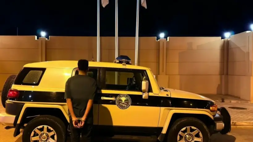 دورية من الإدارة العامة للمجاهدين تلقي القبض على مقيم