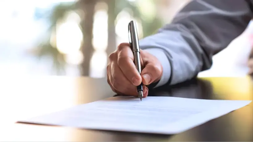 كيفية تقديم شكوى إلى وزارة الموارد البشرية والتوطين في الإمارات