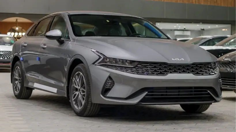 كل ما تحتاج معرفته حول مواصفات وسعر سيارة K5 ستاندر في المملكة