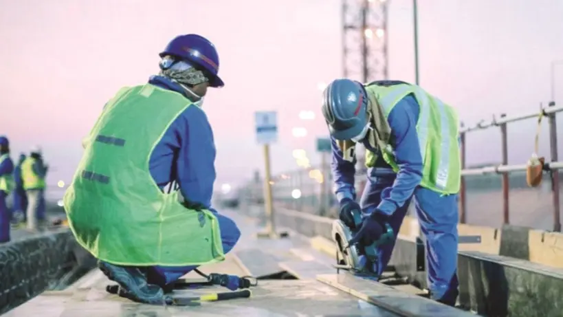 الكويت تعلن بدء حظر العمل بالأماكن المكشوفة من 11 صباحًا حتى 4 مساءً