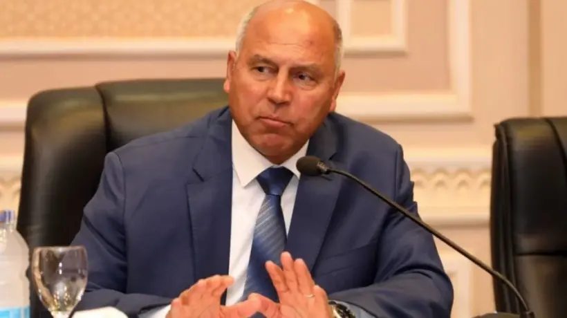 وزير النقل المصري: إحالة المتسببين في حادث قطار المنيا إلي النيابة العامة